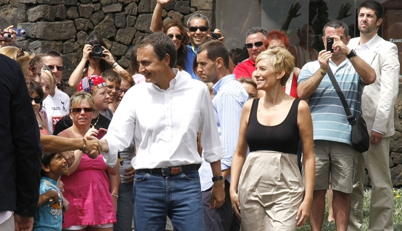 Zapatero y su esposa, en una de sus visitas anteriores a la isla.